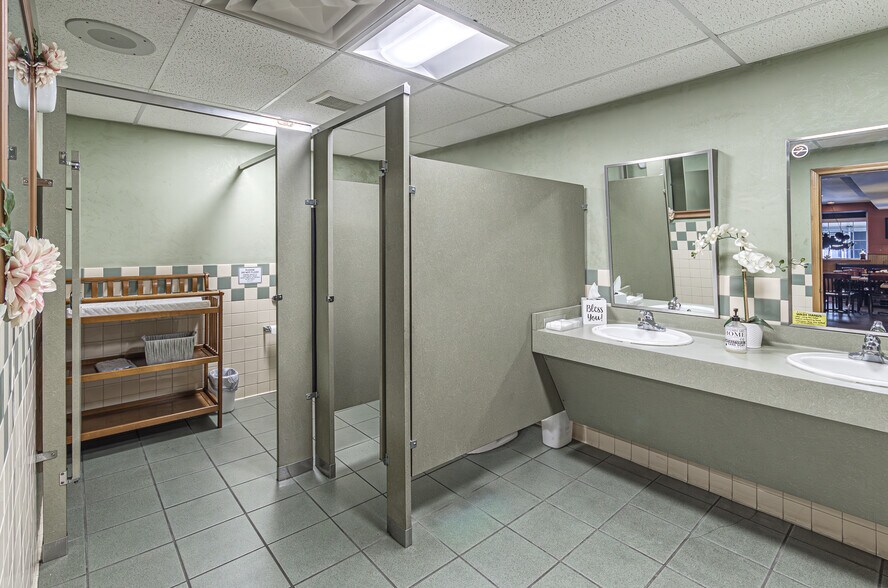 More Photos Of 99 Aurora St, Lancaster General Retail For Sale