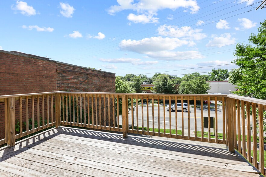 More Photos Of 1386 E Main St, Columbus Office For Lease