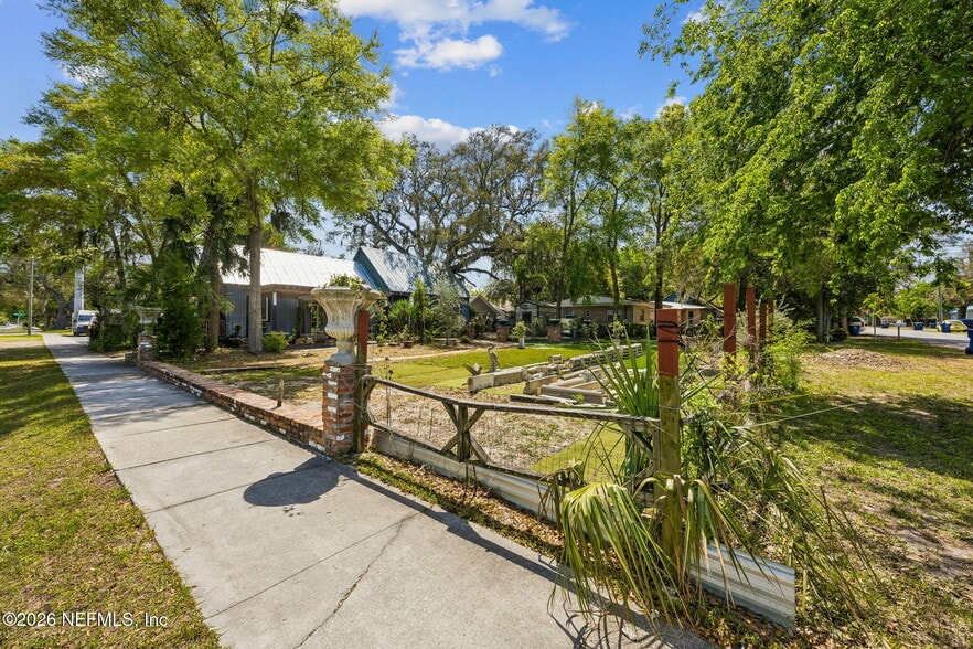 More Photos Of 1008 Beech St, Fernandina Beach Freestanding For Sale