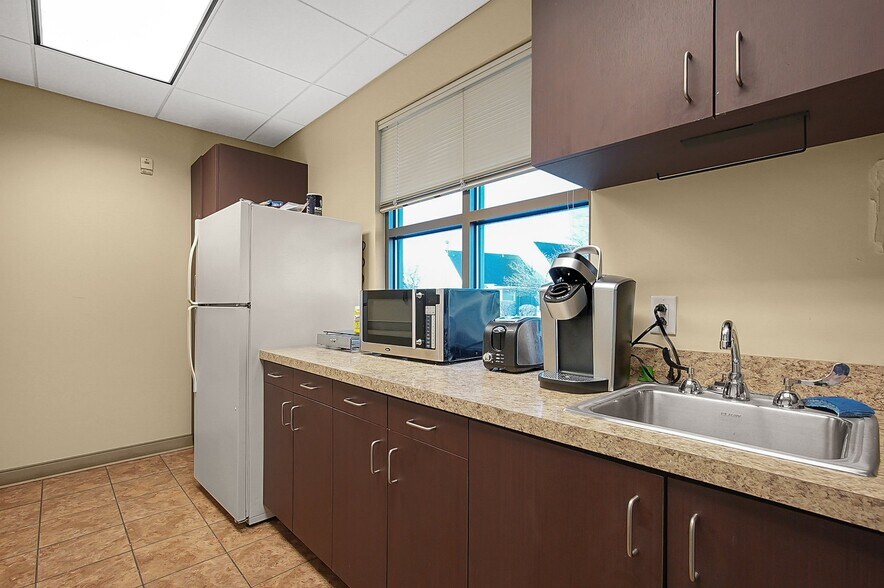 More Photos Of 6503 E Broad St, Columbus Medical For Sale