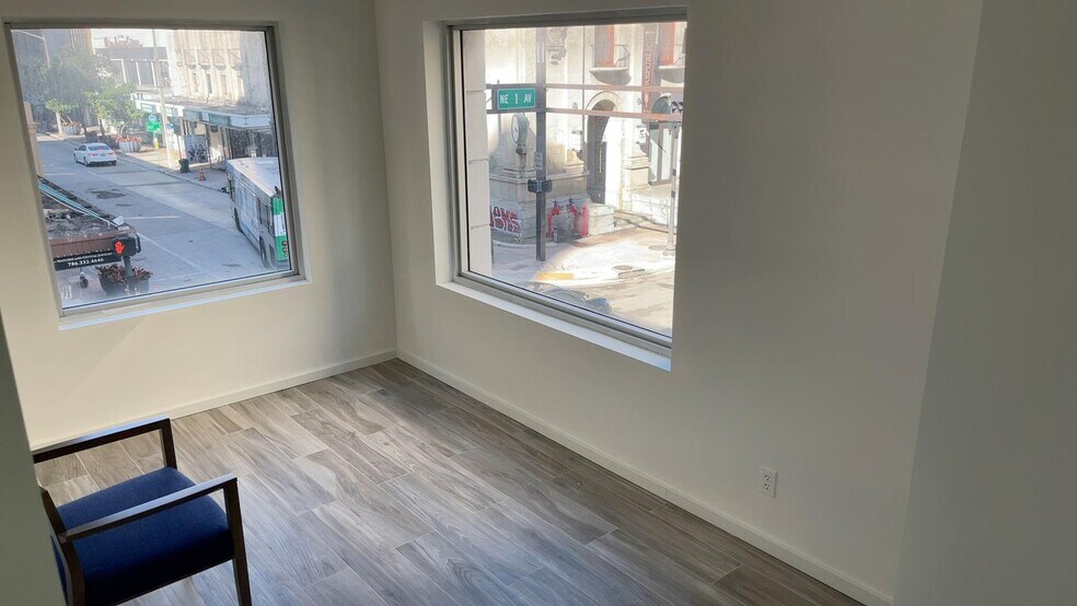 More Photos Of 39 NE 1st Ave, Miami Storefront Retail Office For Lease