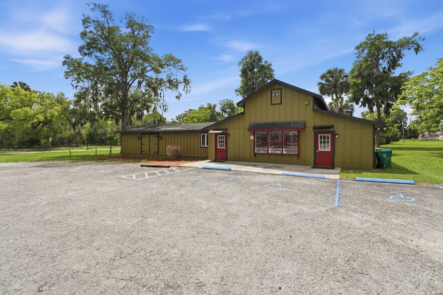 More Photos Of 1030 Camphor Ln, Deland General Retail For Sale