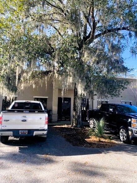 More Photos Of 451 Jessen Ln, Charleston Flex For Lease
