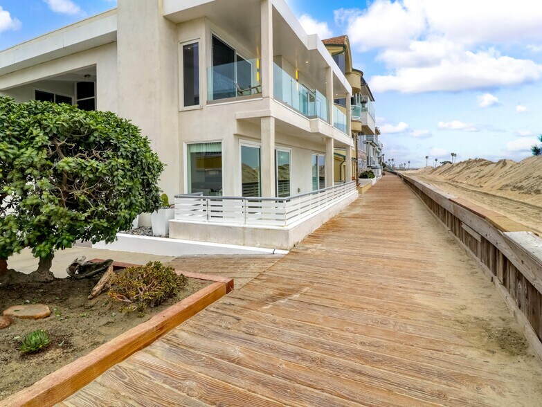 More Photos Of 6601 E Seaside Walk, Long Beach Multifamily For Sale