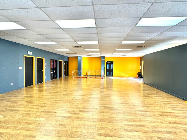 More Photos Of 14914 W 101st Ave, Dyer Freestanding For Sale