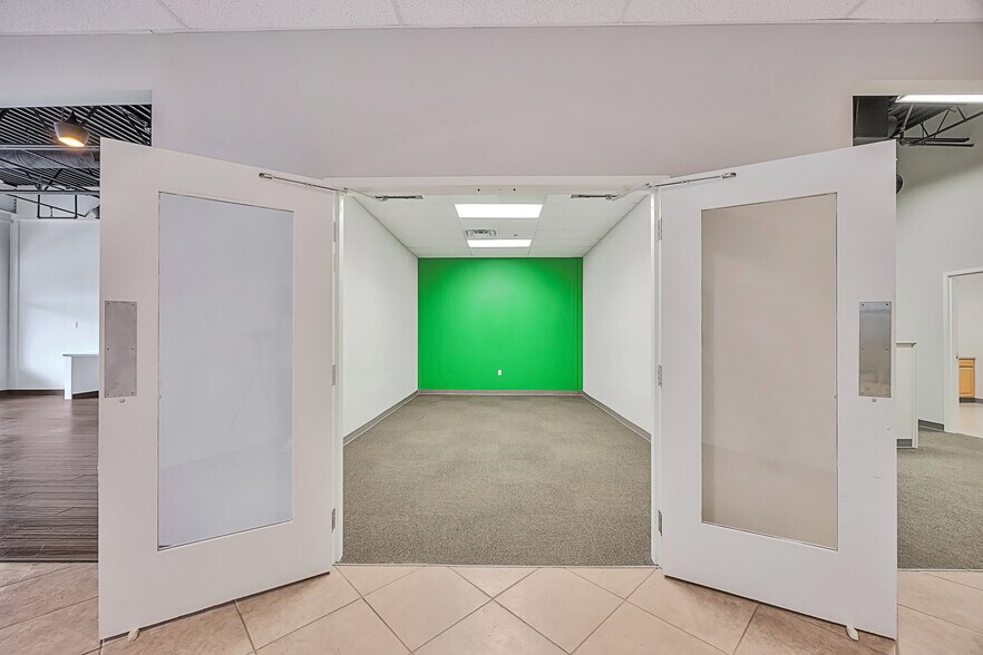 More Photos Of 1035 Vandercar Dr, Florence General Retail For Lease