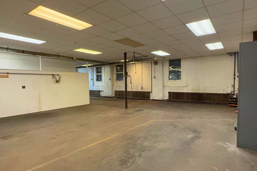 More Photos Of 229-261 Merriam St, Bridgeport Warehouse For Sale