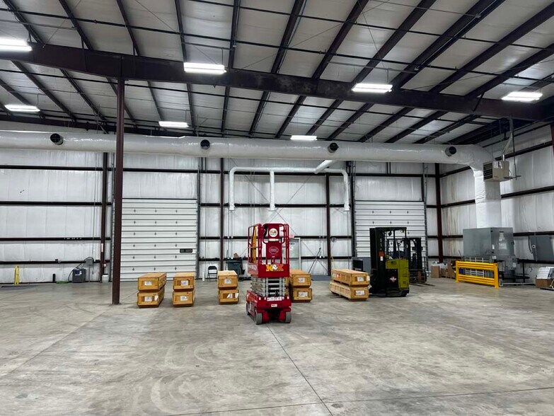 More Photos Of 729 Prairie Dupont Dr, Dupo Warehouse For Lease