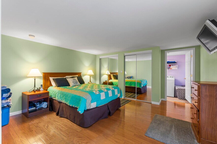 More Photos Of 310 S McCune St, Pilot Knob Hotel For Sale
