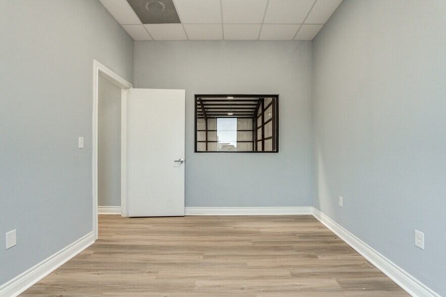 More Photos Of 9007 CR 6820, Lubbock Warehouse For Lease