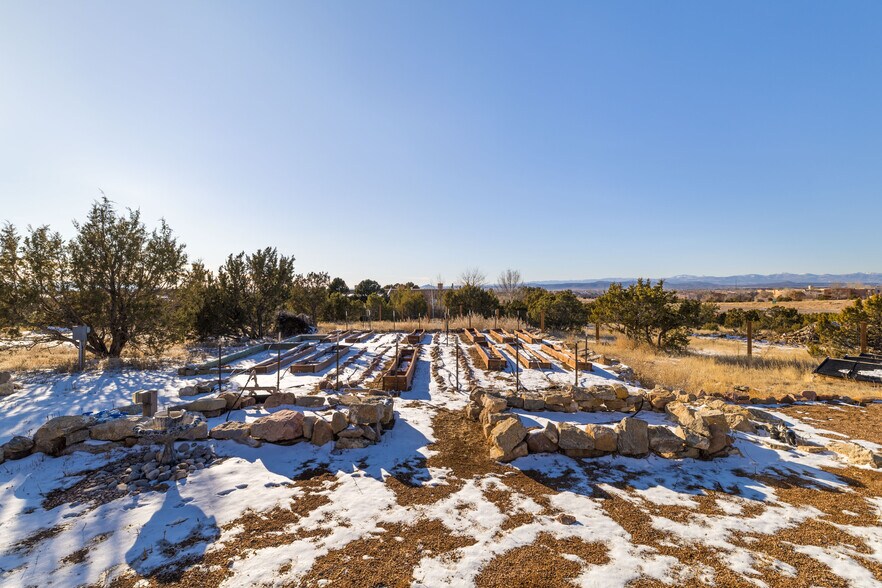 More Photos Of 102 Rabbit Rd, Santa Fe Specialty For Sale