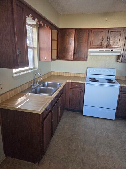 More Photos Of 657 W 4th St, Yorktown Apartments For Sale