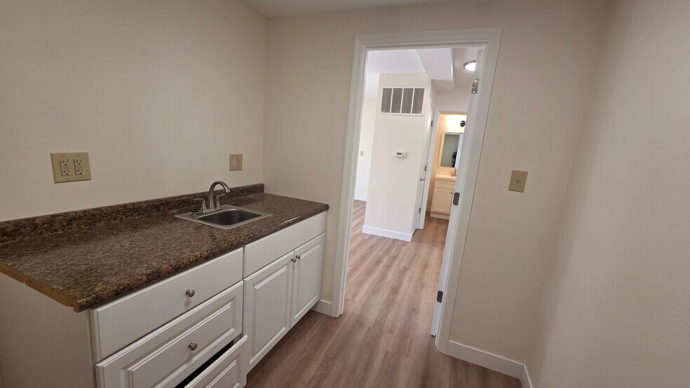 More Photos Of 167 Clarkson Executive Park, Ellisville Office For Lease