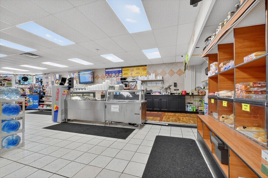 More Photos Of 4 Oscawana Lake Rd, Putnam Valley Supermarket For Sale