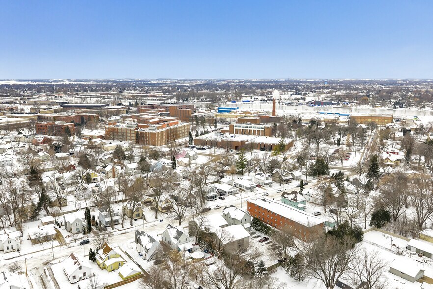 More Photos Of 836 Vine Ave, Oshkosh Apartments For Sale