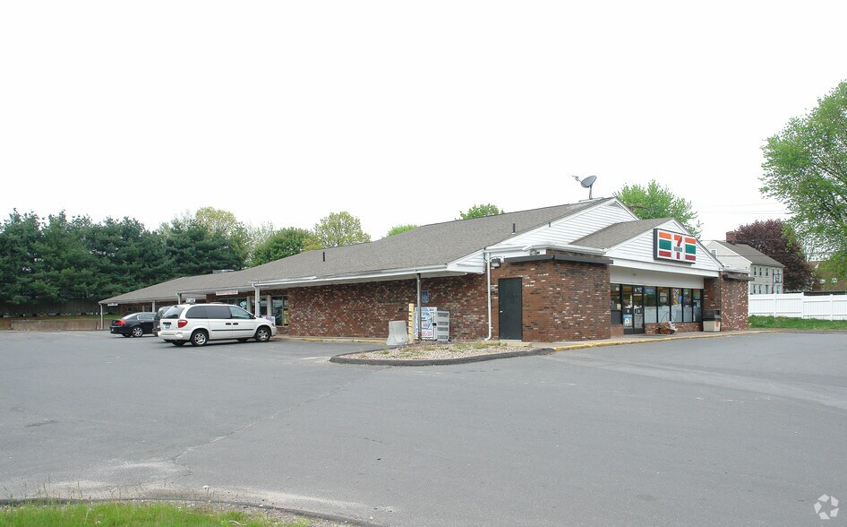 More Photos Of 337 Willard Ave, Newington Freestanding For Lease