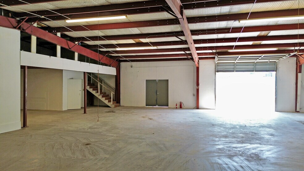More Photos Of 6733 Burnet Ln, Austin Flex For Lease