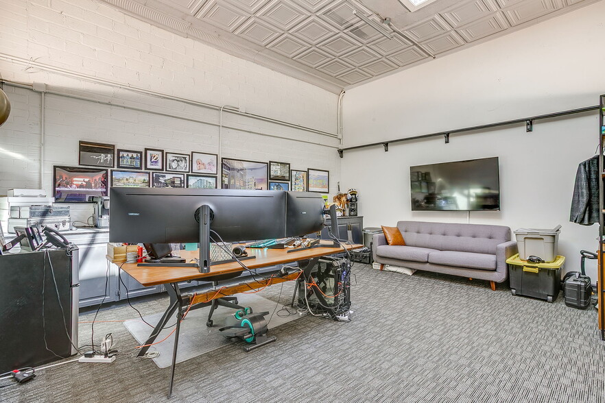 More Photos Of 215-219 S Main St, Fort Worth Storefront Retail Office For Lease