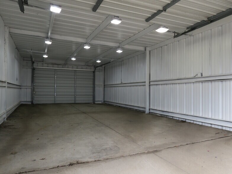 More Photos Of 5707 Schumacher Ln, Houston Auto Dealership For Lease