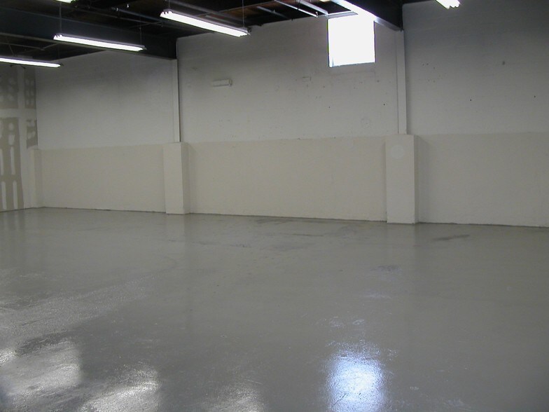 More Photos Of 1 Broad Ave, Fairview Warehouse For Lease