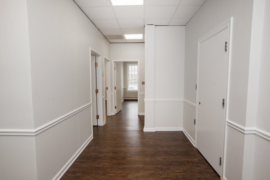 More Photos Of 59-67 Elm St, New Canaan Storefront For Lease