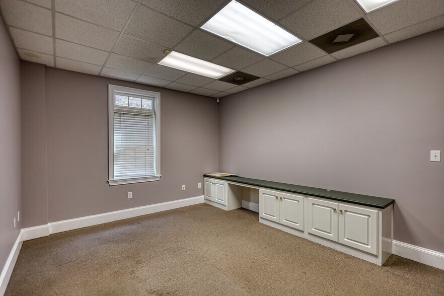 More Photos Of 1229 Royal Dr, Conyers Office For Sale