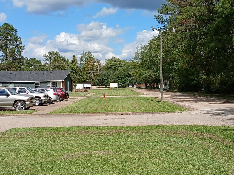 More Photos Of 1000 Broadmeadow Dr, Monticello Apartments For Sale