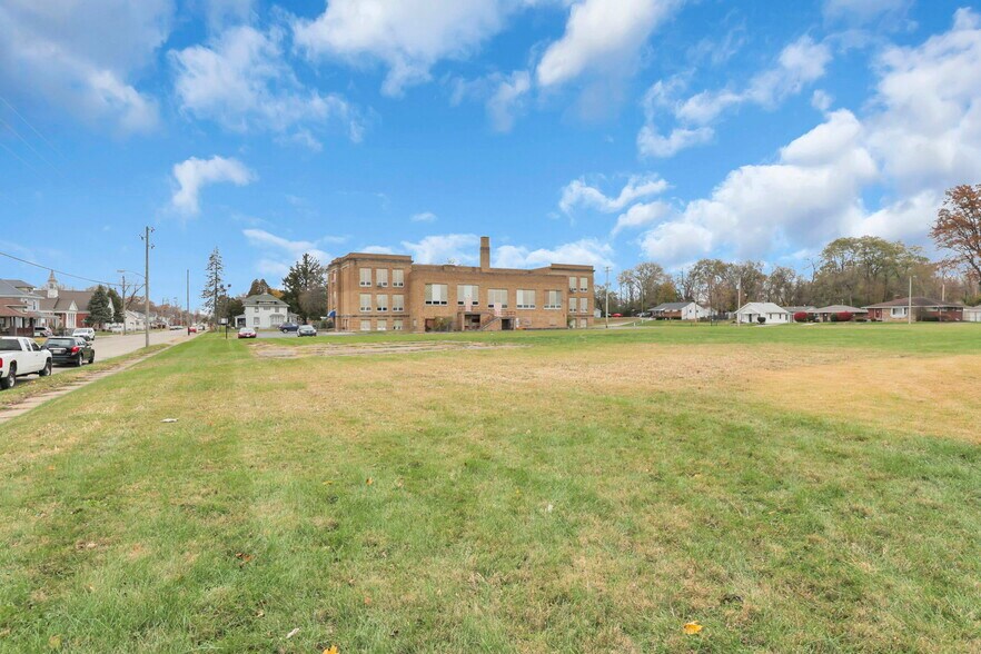 More Photos Of 300 E Auburn Ave, Springfield Office For Sale