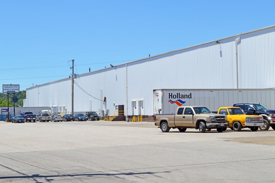 More Photos Of 1564 Firestone Pky, Akron Warehouse For Lease