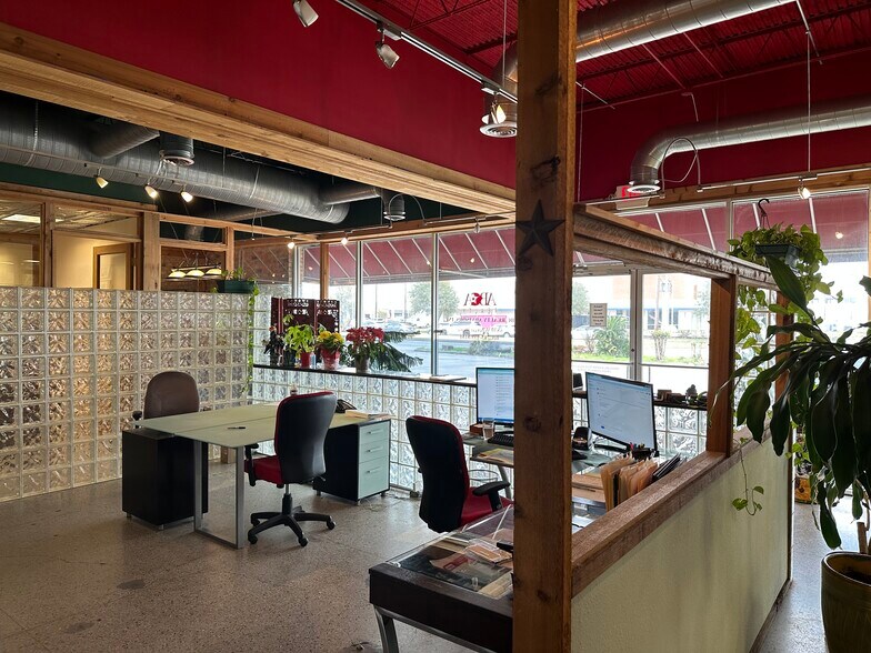 More Photos Of 6830 Wilcrest Dr, Houston Office For Lease