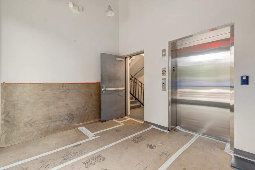 More Photos Of 70 NW 28th St, Miami Storefront Retail Office For Lease