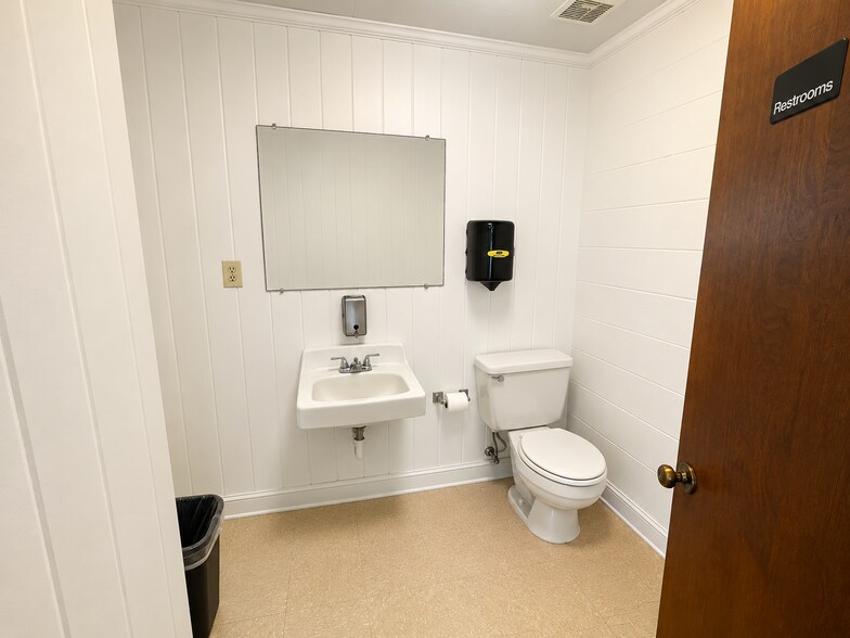 More Photos Of 2032 Sylvester Dr, Moultrie Warehouse For Sale