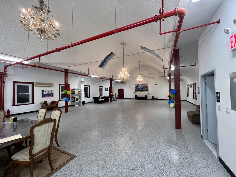 More Photos Of 9021 160th St, Jamaica Storefront Retail Office For Lease