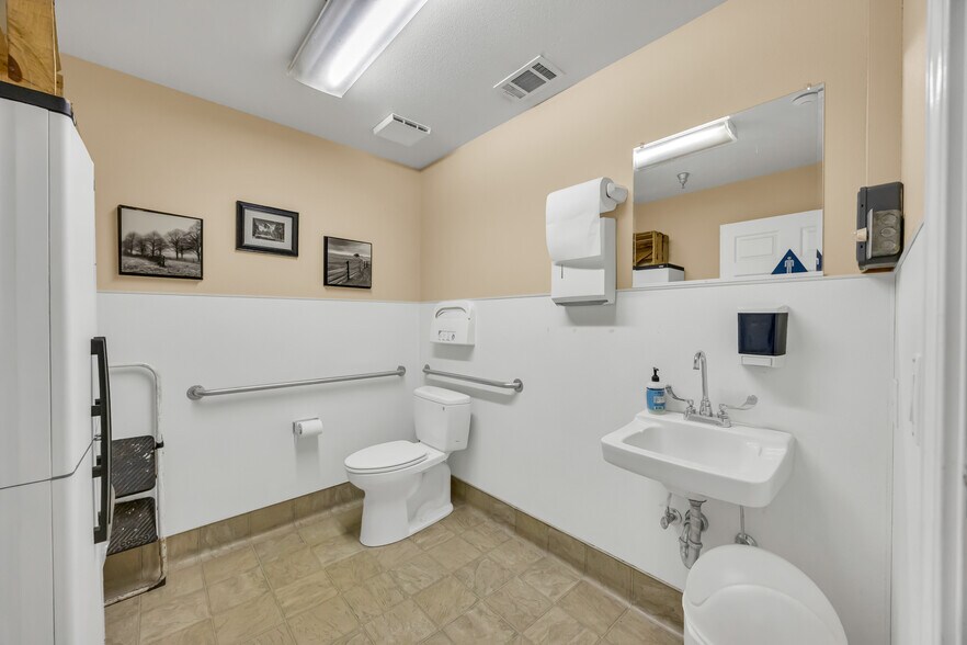 More Photos Of 1035-1043 Sutton Way, Grass Valley Office For Sale