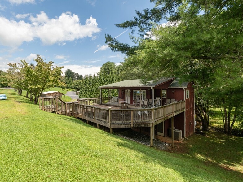 More Photos Of 8826 Boylston Hwy, Mills River Flex For Sale