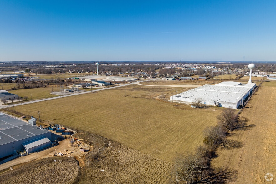 More Photos Of 630 George St, Marshfield Warehouse For Lease