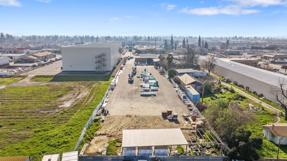 More Photos Of 1746 E Mineral King Ave, Visalia Warehouse For Lease