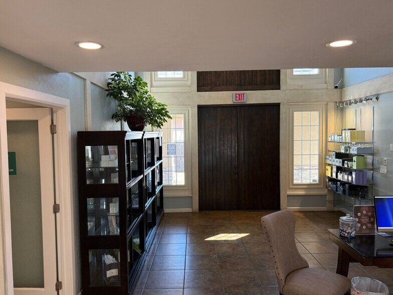 More Photos Of 1113 NW 50th St, Oklahoma City Office For Sale