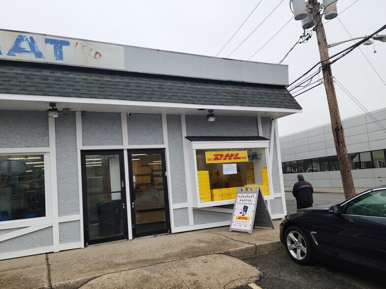 More Photos Of 90 Jericho Tpke, Mineola Freestanding For Lease