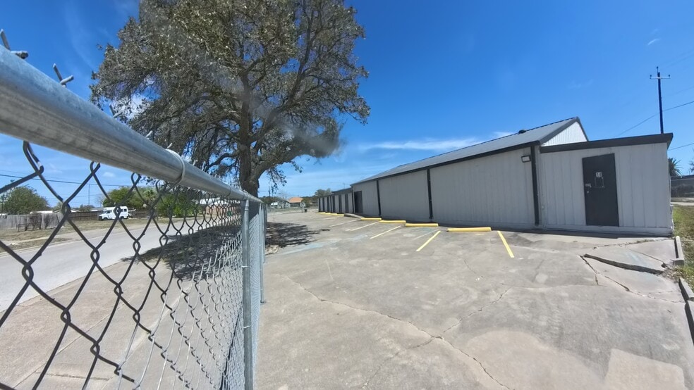 More Photos Of 530 W Cleveland Blvd, Aransas Pass Self Storage For Sale
