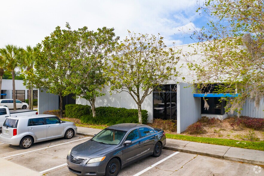 More Photos Of 8402 Laurel Fair Cir, Tampa Unknown For Lease