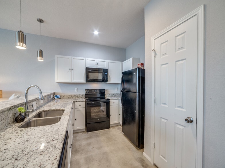 More Photos Of 6934 Crestway Rd, San Antonio Apartments For Sale
