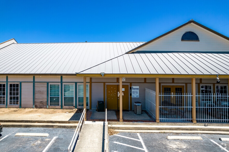 More Photos Of 12303-12335 Wetmore Rd, San Antonio Unknown For Lease