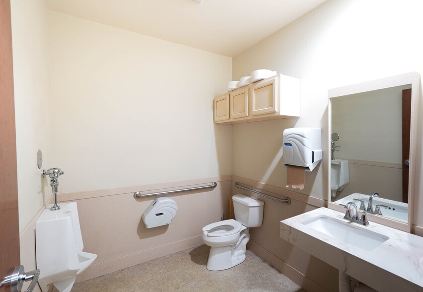 More Photos Of 105 Rocky Cliff Ln, Kalispell Industrial For Sale