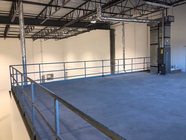 More Photos Of 340 Marshall Ave, Aurora Warehouse For Sale