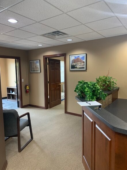 More Photos Of 2763 Manitowoc Rd, Green Bay Office For Lease