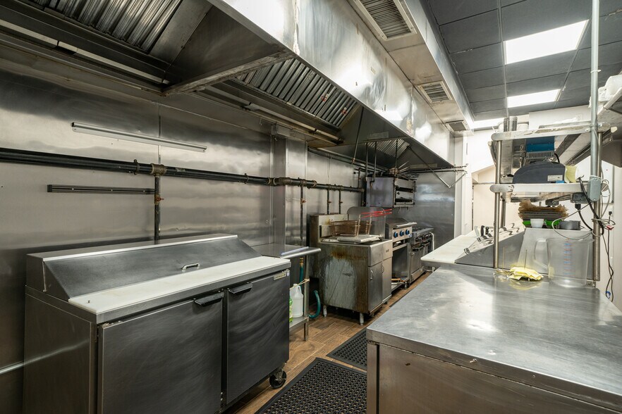 More Photos Of 3390 E Tremont Ave, Bronx General Retail For Sale