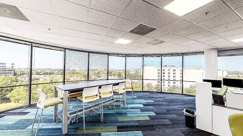 More Photos Of 5950 Hazeltine National Dr, Orlando Office For Lease