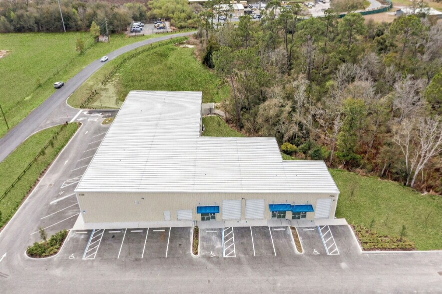 More Photos Of 7120 Sampey Rd, Groveland Business Park For Lease