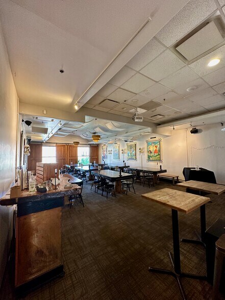 More Photos Of 724 S Massachusetts St, Lawrence Storefront Retail Residential For Lease